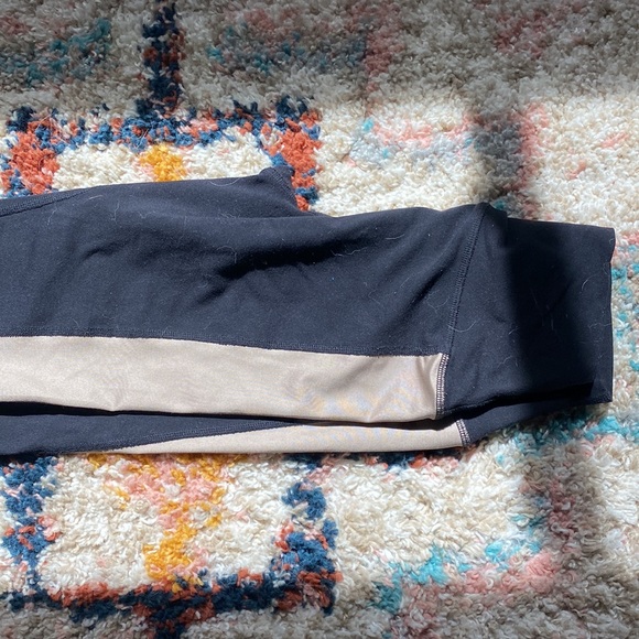 Alo Yoga High Waisted Leggings - Picture 4 of 7